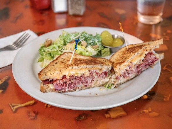 RudysCantFailCafe_ClassicReuben Large